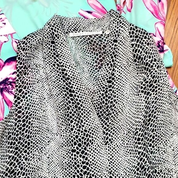 Violet and Claire snakeprint blouse  sz sm - Picture 1 of 8